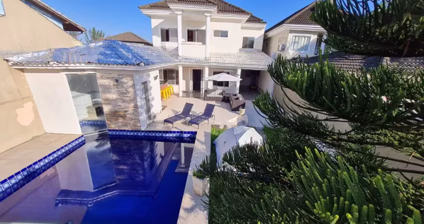 Linda casa à venda em vargem pequena cond. fechado, 4 quartos 3 suítes, sauna, piscina e churrasqueira!