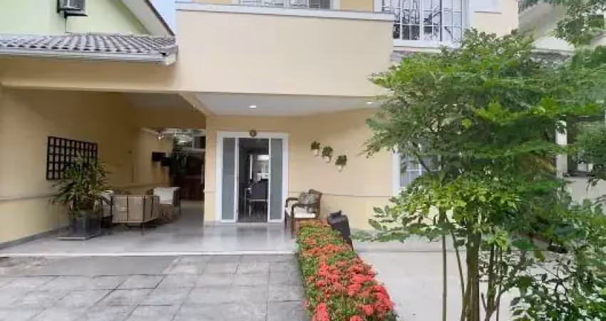 Linda casa legalizada, à venda em vargem pequena com 4 quartos 2 suítes  em um belíssimo condomínio clube !