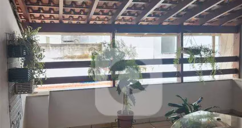 Casa de vila perto do shopping tijuca, a 5 minutos do metrô saens pena.