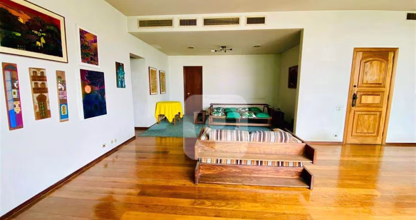 Tijuca área nobre. 4 quartos com  200 metros quadrados e 2 vagas cobertas e sôltas.