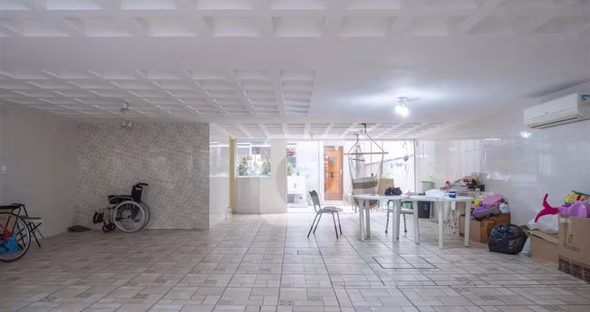 Duas casas de 3 quartos, área de lazer completa de 330m2 - Tijuca