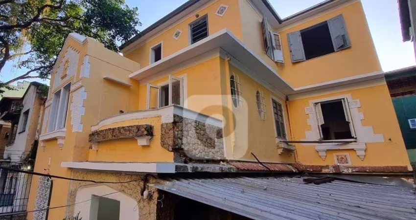 Casa EM RUA TRADICIONAL DA TIJUCA, PRÓXIMO AO METRÔ DE SÃO FRANCISCO XAVIER.