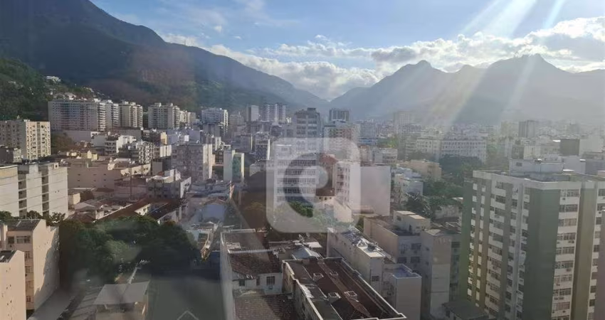 Apartamento 03 qts  maravilhoso próximo ao metrô Saens Pena!!