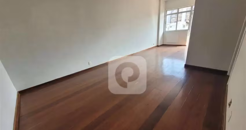 Cobertura Duplex, com 4 quartos, 2 vagas,  localizada em excelente rua na Tijuca.