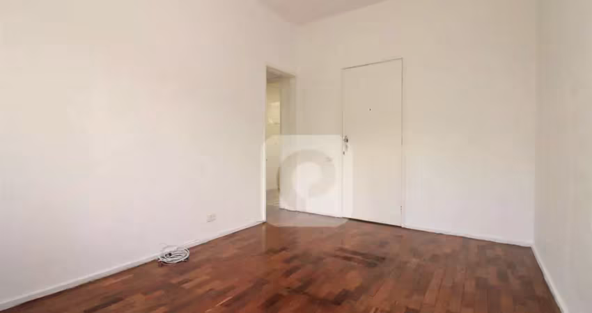 Apartamento de 2 quartos com vaga , porteiro 24 horas e piscina, ao lado do metro e shopping!