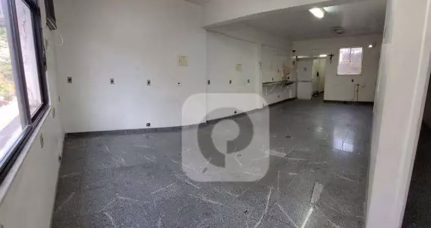 Casa comercial na rua pereira de almeida, praça da bandeira
