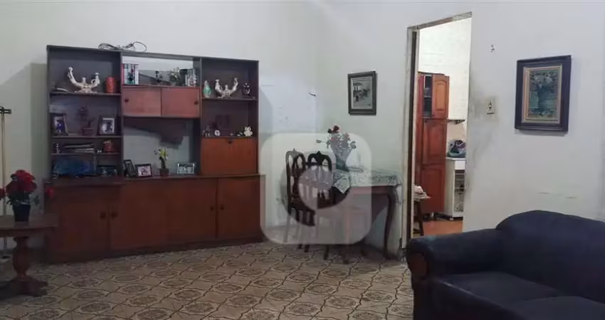 Casa beira de rua em vila isabel , precisando de reformas com grande potencial
