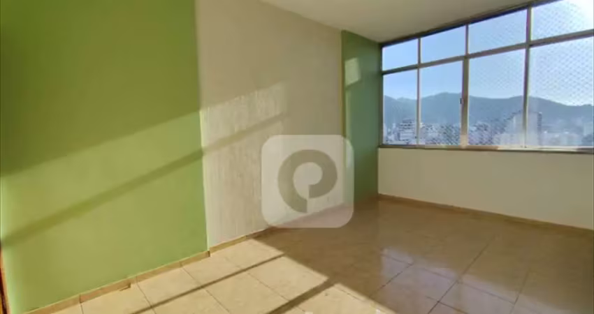 Apartamento de dois  quartos reformado, próximo ao largo do verdun