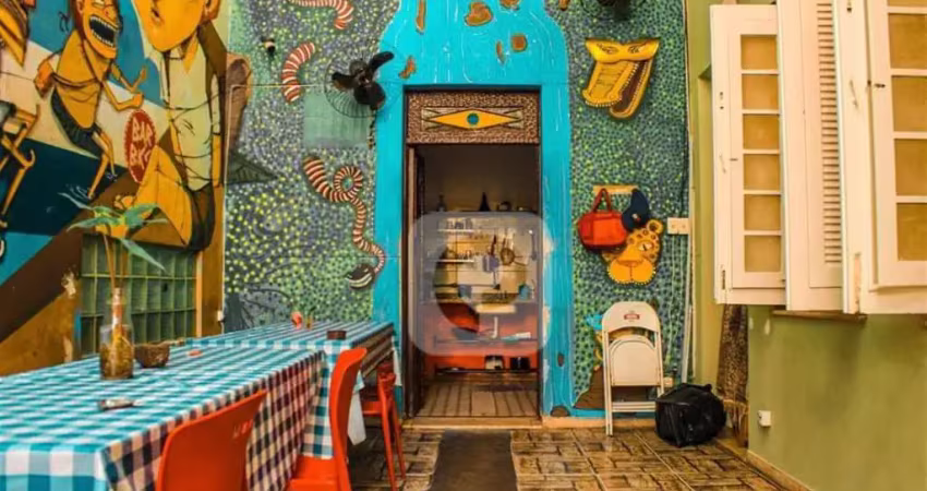 Prédio em santa teresa funcionando como hostel — versátil para uso comercial ou residencial