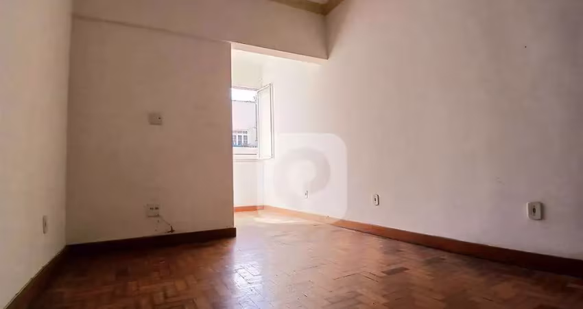 Quarto e sala em copacabana, quadra da praia no posto ¨!!!