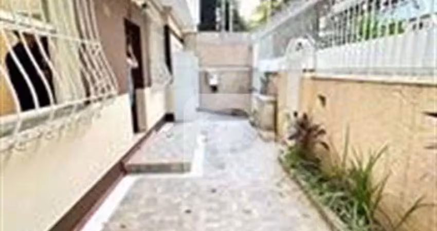 Casa de frente de rua próximo ao metrô são francisco xavier .