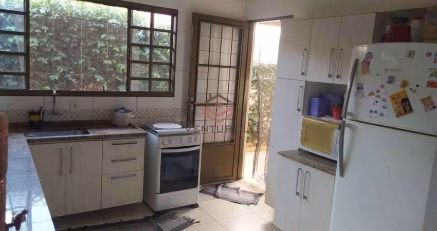 LINDA CASA VILA LEMOS, COM ÓTIMA LOCALIZAÇÃO !!!