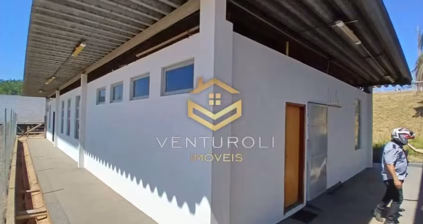 Galpão ao lado da rodovia com 507 m² e 2.523 m² de pátio