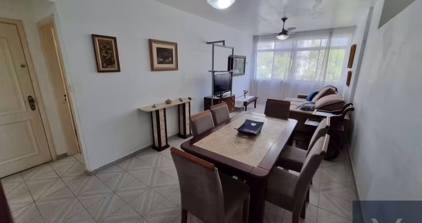 Região da Vila Maia. Reformado. Sala com 02 ambientes. 02 Dormitórios. 01 suíte. 03 banheiros. Dependência. 01 vaga. 03 quadras da praia.