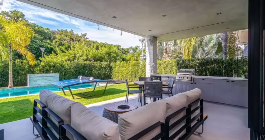 Luxuosa residência em Jurerê! 4 suítes