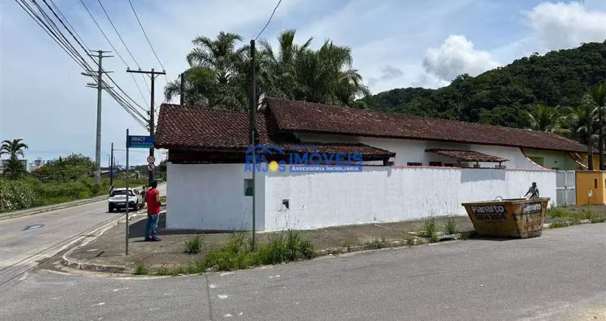Linda casa de esquina com 2 dors., , , sala, cozinha americana, garagem para 2 automóveis coberta. VALOR R$ 250 MIL FINANCIAMENTO