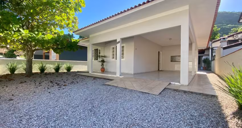 #v170 casa á venda com 3 quartos em bombas á 350m da praia - (exclusividade)