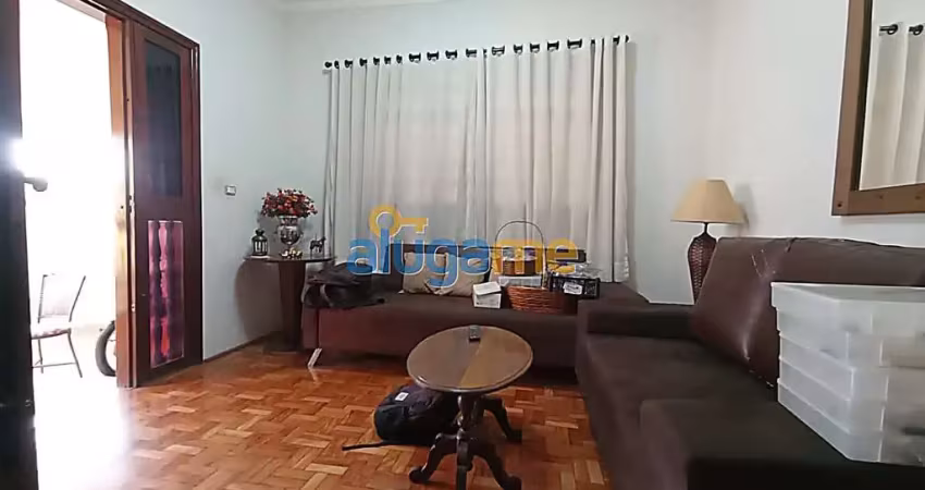 Casa com 2 dormitórios, piscina e churrasqueira próximo ao centro da cidade
