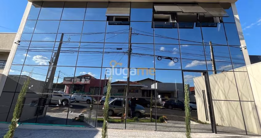 Prédio comercial no bairro Boa Vista, com um total de 10 salas, 05 banheiros e acessibilidade completa, com elevador.