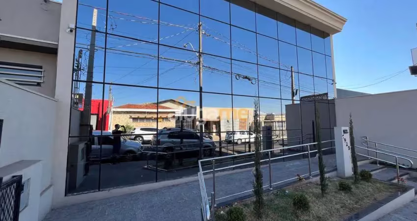 Prédio comercial no bairro boa vista, com um total de 10 salas, 05 banheiros e acessibilidade completa, com elevador.