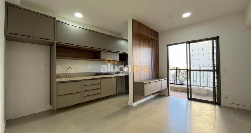 Apartamento com fino acabamento no condomínio Sense, com 02 dormitórios (01 suíte), 02 banheiros, vaga coberta e condomínio com lazer.