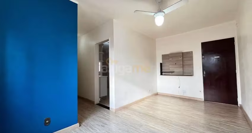Apartamento no condomínio juruá com 2 dormitórios com armários e 1 vaga de garagem coberta.