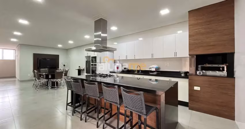 Casa reformada no jardim alto rio preto, com 03 suítes, 03 salas e ampla varanda gourmet coberta.