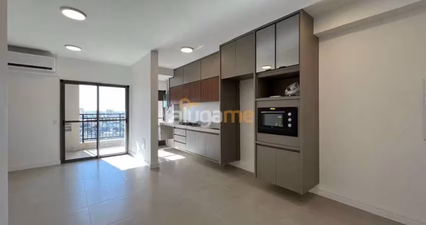 Apartamento no condomínio sense, andar alto com 03 quartos, com ar-condicionado, e 02 vagas.