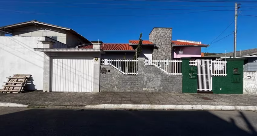 Espetacular casa Balneário Camboriú com sala comércio  .