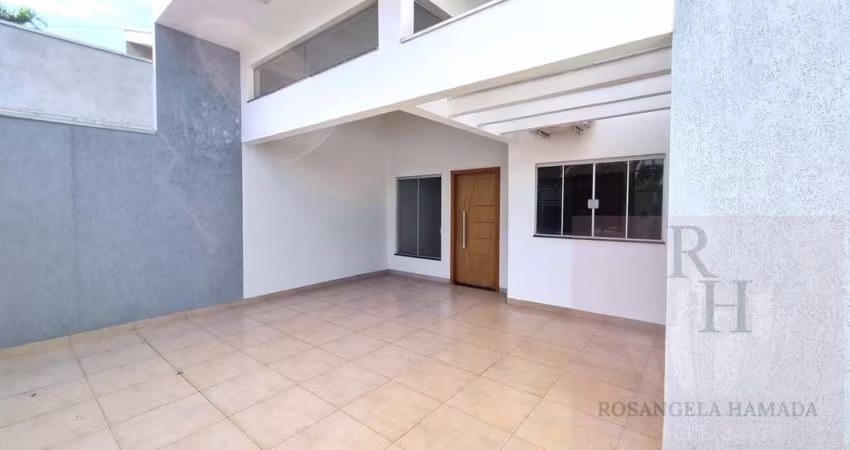 Casa para Venda em Maringá, Jardim Petrópolis, 3 dormitórios, 1 suíte, 2 banheiros, 2 vagas