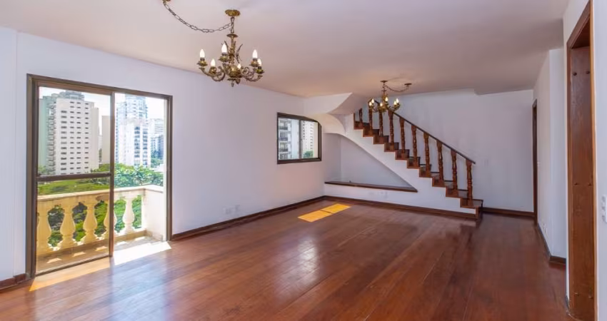 Excelente cobertura para venda com 4 quartos, sendo 2 suítes, 289m²