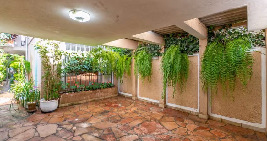 Agradável sobrado para venda com 4 quartos, sendo 1 suíte, 250m²