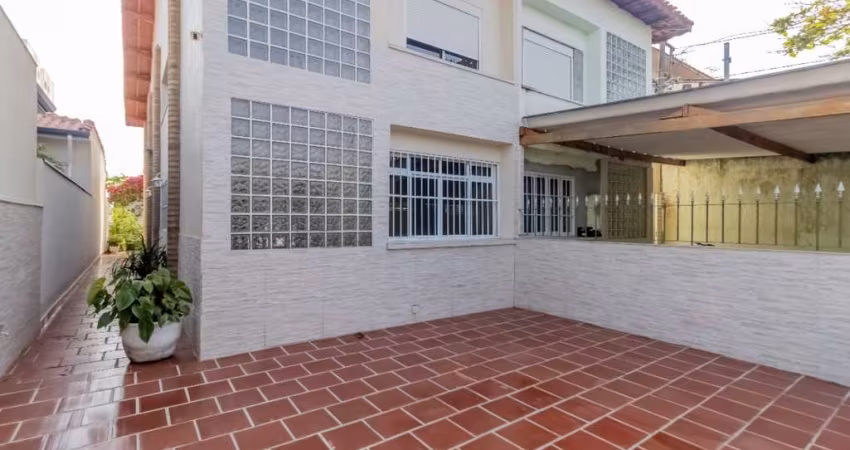 Elegante casa tipo para venda com 3 quartos, sendo 1 suíte, 151m²
