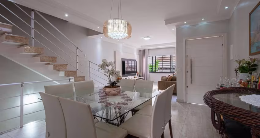 Funcional sobrado para venda com 3 quartos, sendo 3 suítes, 160m²
