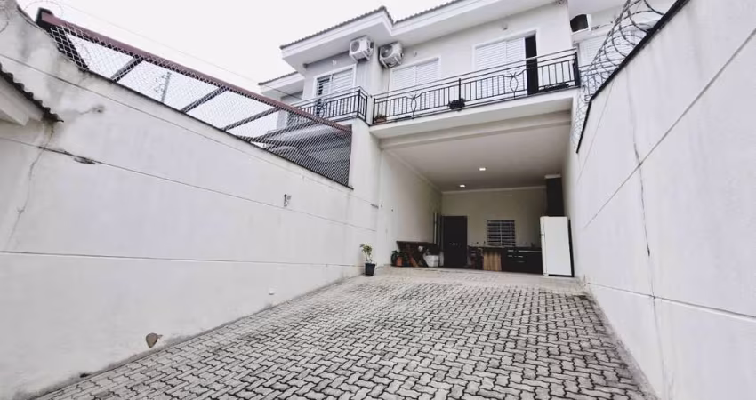 Imperdível sobrado para venda com 5 quartos, sendo 2 suítes, 136m²