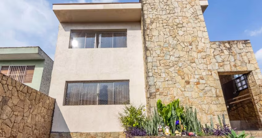 Confortável casa de vila para venda com 3 quartos, sendo 3 suítes, 517m²