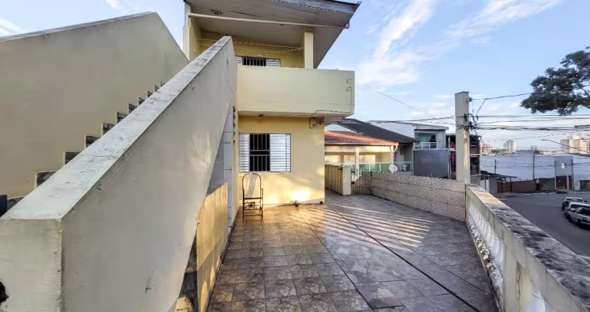 Atraente sobrado para venda com 8 quartos, sendo 1 suíte, 321m²