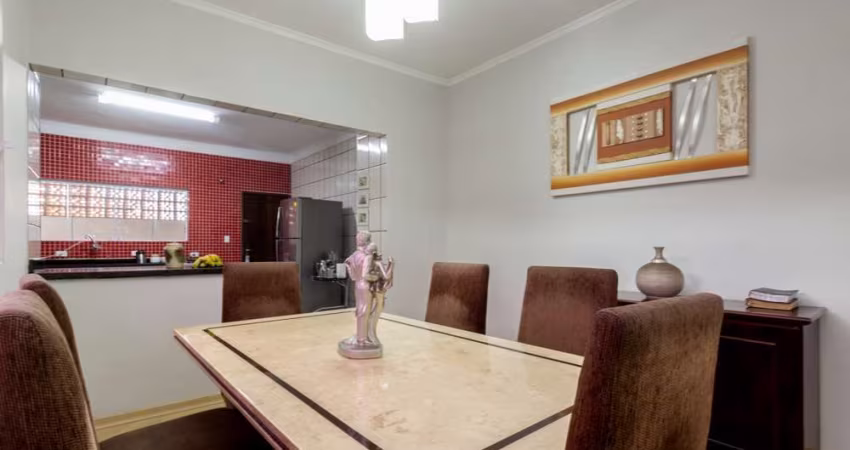Elegante casa tipo para venda com 3 quartos, sendo 2 suítes, 392m²