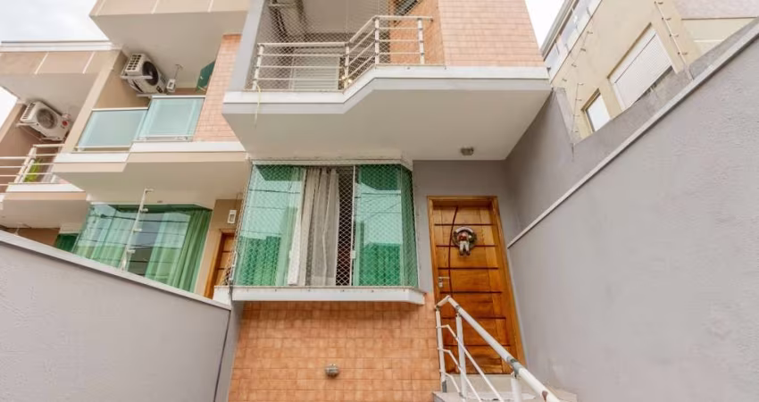Versátil sobrado para venda com 3 quartos, sendo 1 suíte, 190m²