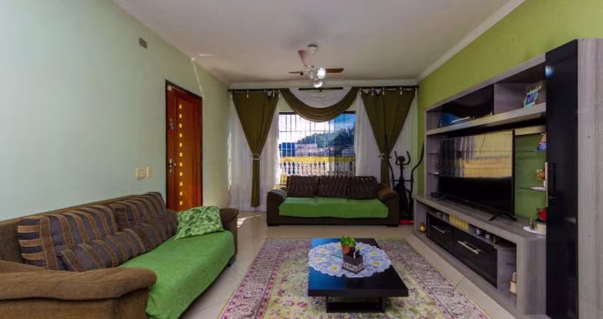 Atraente sobrado para venda com 3 quartos, sendo 1 suíte, 180m²