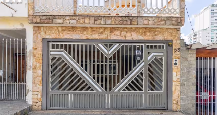 Atraente casa tipo para venda com 3 quartos, sendo 3 suítes, 211m²