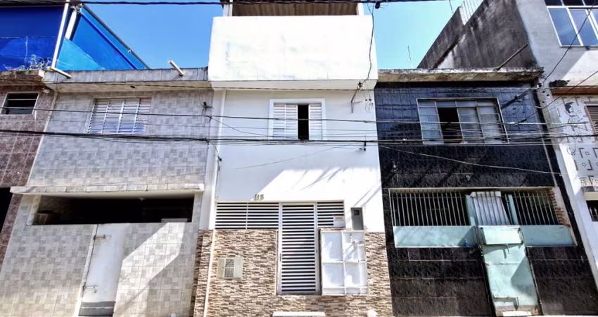 Confortável casa tipo para venda com 2 quartos, sendo 1 suíte, 92m²
