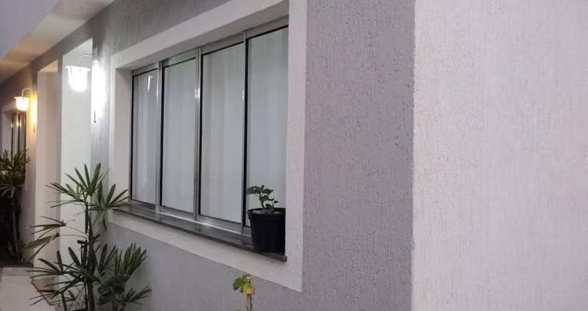 Elegante casa em condomínio para venda com 2 quartos, sendo 2 suítes, 60m²