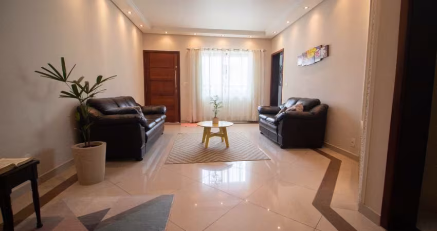 Atraente casa tipo para venda com 3 quartos, sendo 1 suíte, 282m²