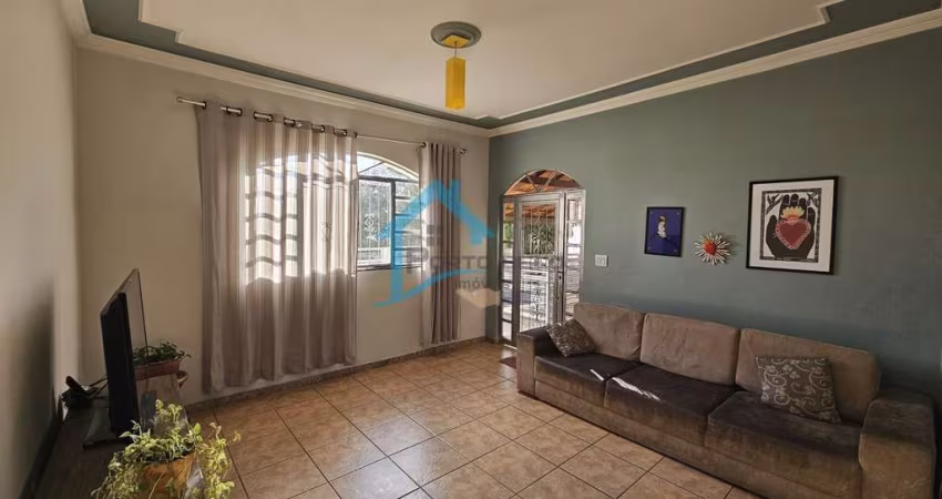 Casa para Venda em Contagem, São Gonçalo, 3 dormitórios, 1 suíte, 2 banheiros, 2 vagas