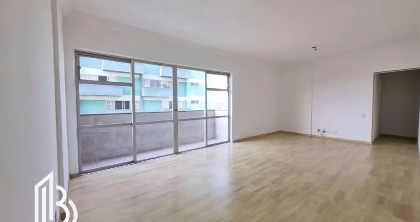 Apartamento reformado com 123m², 3 dorms e sacada no jardim do mar