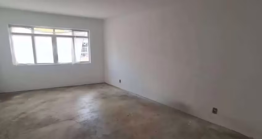 Sobrado à venda e vago com 166m², 3 quartos, 2 vagas, excele