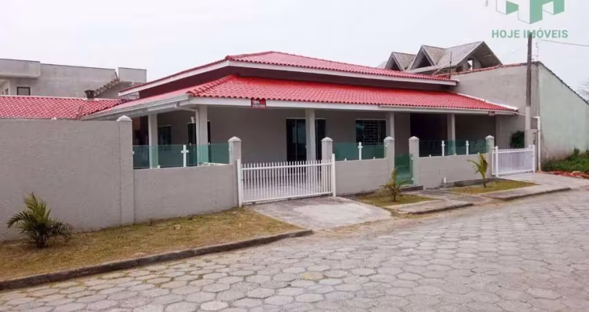 Excelente casa para locação de temporada com piscina em shangrilá!