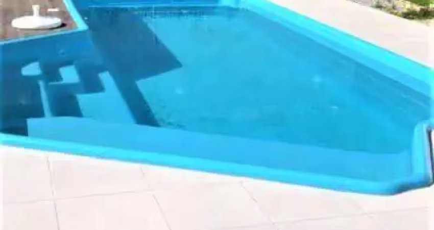 Casa para locação de temporada em Caiobá com 03 quartos.