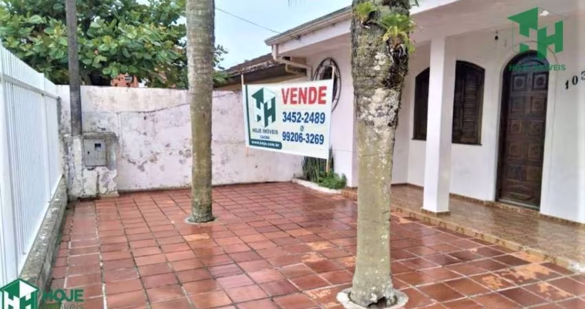 Casa à venda no  Centro de Guaratuba/PR